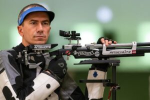 Tomasz Bartnik, zawodnik Legii Warszawa, zdobył złoto MŚ w strzelectwie (karabin 300 m), wyrównując rekord świata (594 pkt). Brąz dla polskiej drużyny.