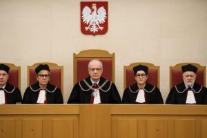 TK uznał nowelizację ustawy o KRS z 2024 r. za niekonstytucyjną. Przepisy miały przywrócić wybór sędziów przez środowisko. W składzie orzekali Święczkowski i Pawłowicz.