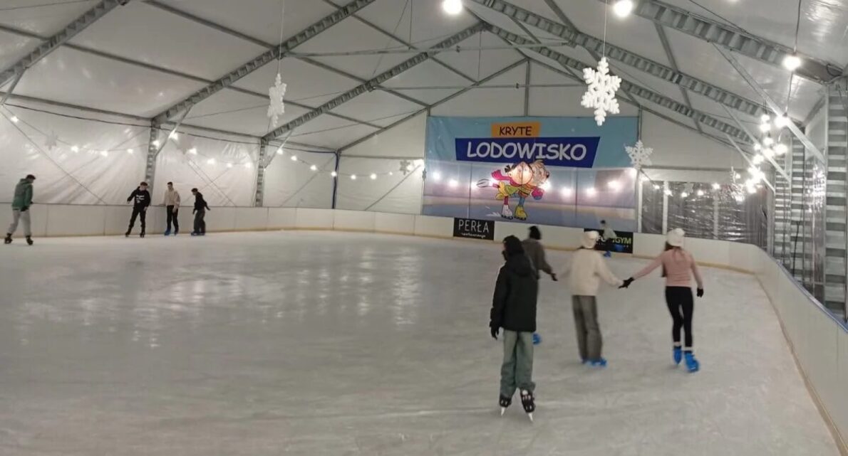 Nowe kryte lodowisko w Starachowicach przy ul. Szkolnej 14 otwiera się 29.11.2025! Sprawdź promocyjną cenę 5 zł za wstęp, godziny i możliwość wypożyczenia sprzętu na 600 m² tafli.