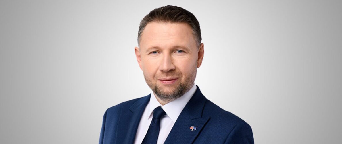 Minister Kierwiński: Sprzedaż 160 ha działki pod CPK to korupcja. Transakcja za 23 mln zł zawarta tuż po oddaniu władzy przez PiS. Wartość wzrośnie do 400 mln.