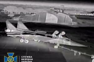 Atak dronów SBU na lotnisko Belbek na Krymie oraz plan gwarancji bezpieczeństwa dla Ukrainy. Fakty, daty i źródła informacji.
