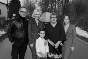 11-letni aktor Nikodem Marecki, znany z "Białej odwagi", zginął w wypadku samochodowym w Szczepanowicach. Prokuratura prowadzi śledztwo, kierowca bez zarzutów.
