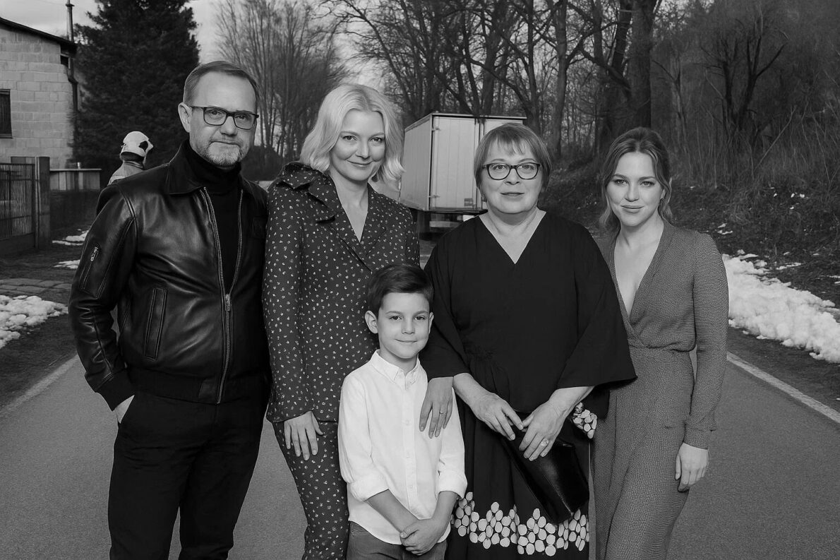 11-letni aktor Nikodem Marecki, znany z "Białej odwagi", zginął w wypadku samochodowym w Szczepanowicach. Prokuratura prowadzi śledztwo, kierowca bez zarzutów.
