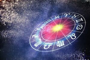 Horoskop miłosny 14.12.2025 dla wszystkich 12 znak&oacute;w zodiaku. Przeczytaj, co koniunkcje Księżyca, Wenus i Merkurego w retrogradacji oznaczają dla Twojej miłości.