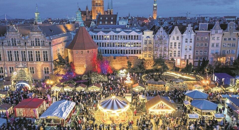 Jarmark Bożonarodzeniowy Gdańsk 2025: Znajdź daty (od listopada), godziny otwarcia i ceny (grzaniec ok. 25 PLN). Przewodnik po Targu Węglowym i atrakcjach.