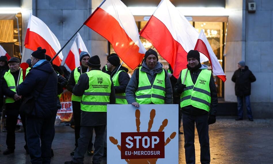Umowa z Mercosur zatwierdzona przez UE mimo sprzeciwu Polski i Francji. Decyzję przesądził głos Włoch. Sprawdź nowe klauzule ochronne dla rolników i szczegóły decyzji.