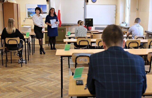 Próbne matury i egzaminy ósmoklasisty 2026: ruszają testy diagnostyczne CKE. Sprawdź harmonogram na styczeń i marzec oraz zasady oceniania i terminy egzaminów głównych.