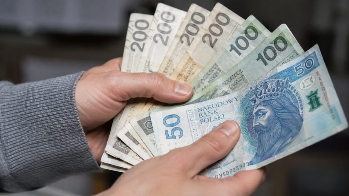 Ile zarabia Polak w 2026 roku? Sprawdzamy średnią krajową GUS, pensje netto, podwyżki, płacę minimalną i prognozy na czerwiec 2026 dla pracowników w Polsce.